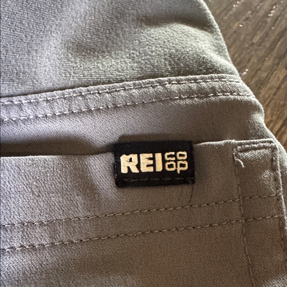 REI Girls Gray Athletic Bottoms, Size 8 - Picture 5 of 6